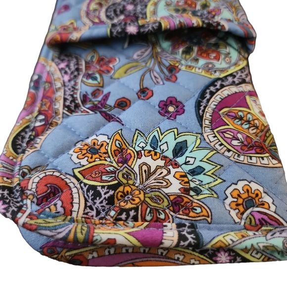 Vera Bradley Curling Iron Cover - Picture 3 of 9